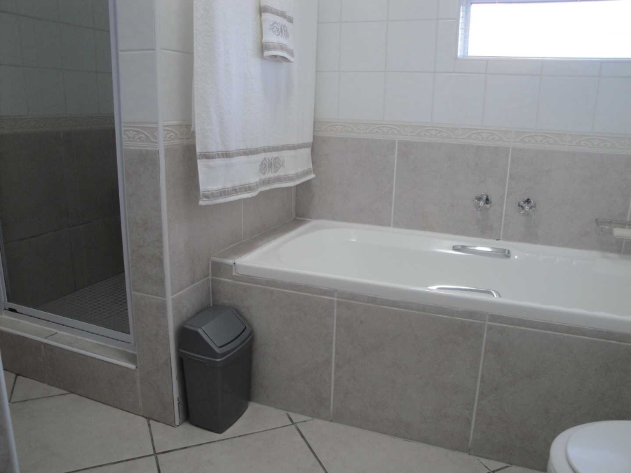 To Let 3 Bedroom Property for Rent in Summerstrand Eastern Cape